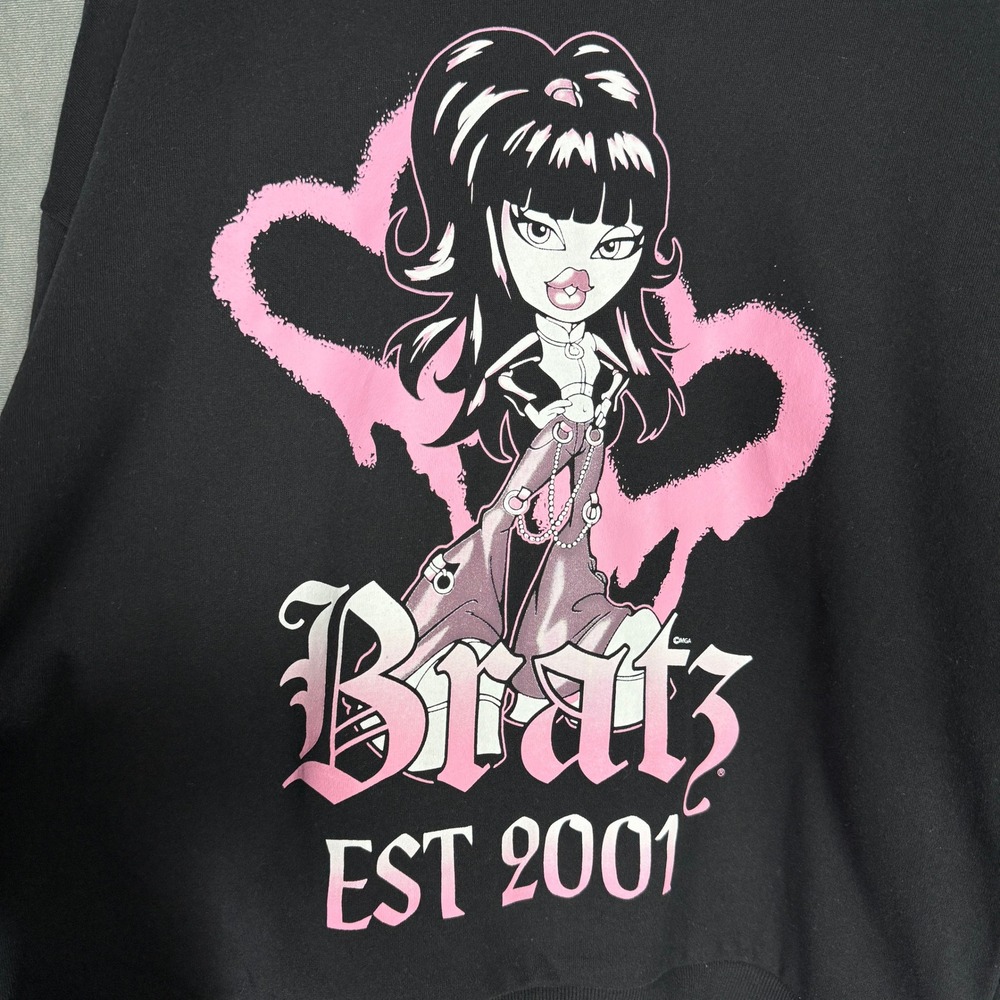 New Bratz Est 2001 Graphic Sweatshirt Black Pink Doll Y2K Crewneck M BTQ016C - Picture 4 of 14